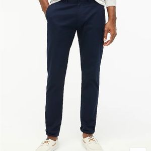 Jcrew slim-fit men’s Chino pants in navy. Size 30/32